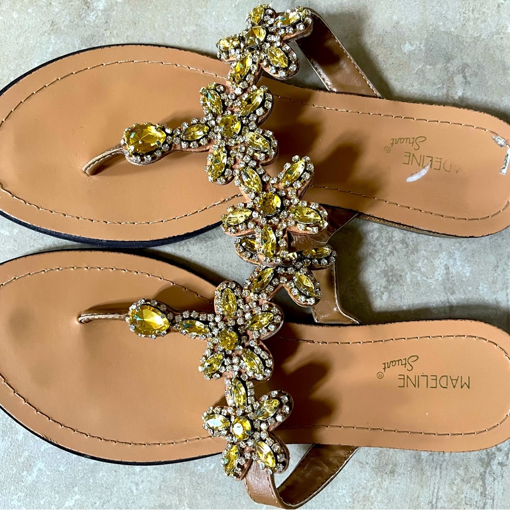 Madeline Stuart women’s flat sandal with yellow and clear crystals. Size 10W